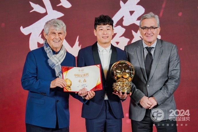 恭喜“核武7”!武磊第五次加冕中国金球奖