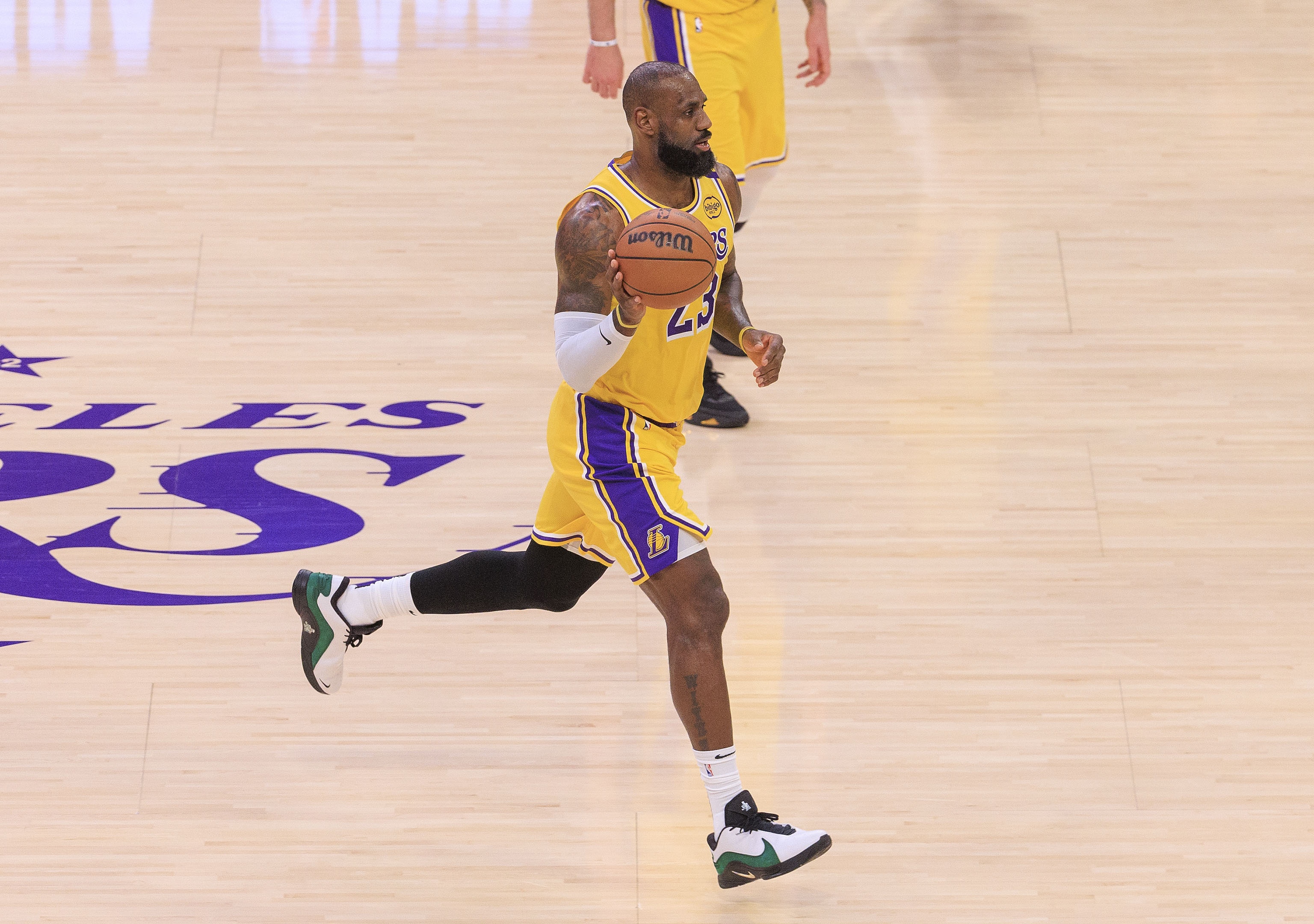 NBA官方:詹姆斯将于当地时间明天下午举行赛前媒体见面会