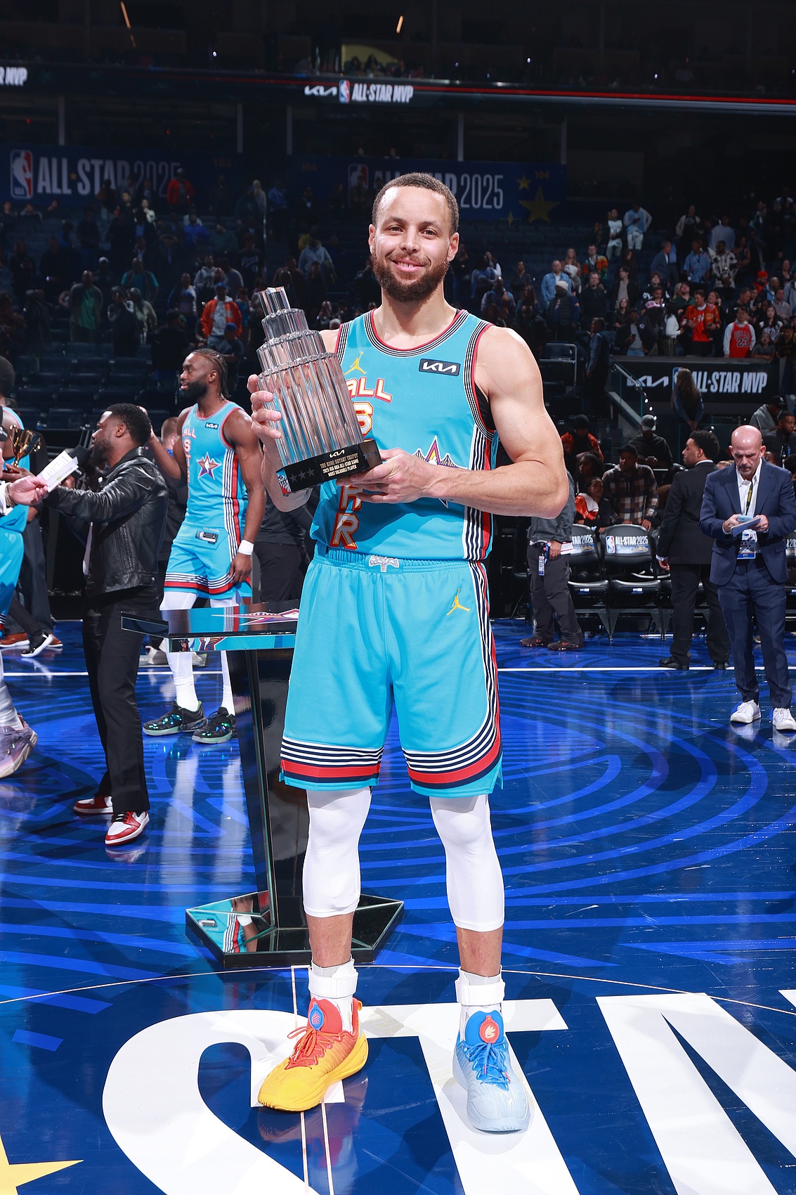 利拉德:比赛中我确认库里会得到MVP 你得看观众什么时候呼声最大